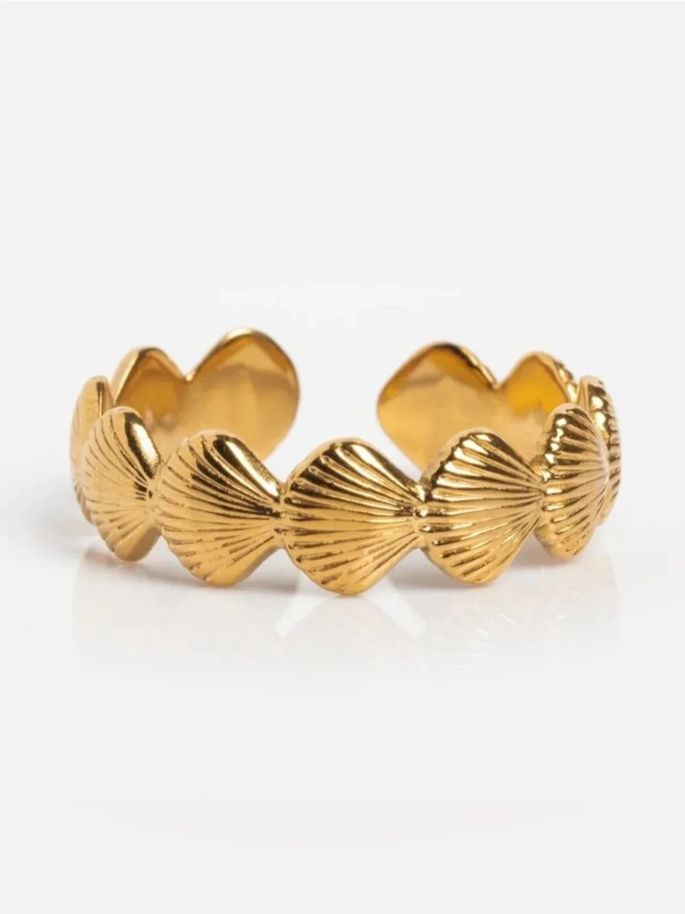 Shell Motif ring Q1046